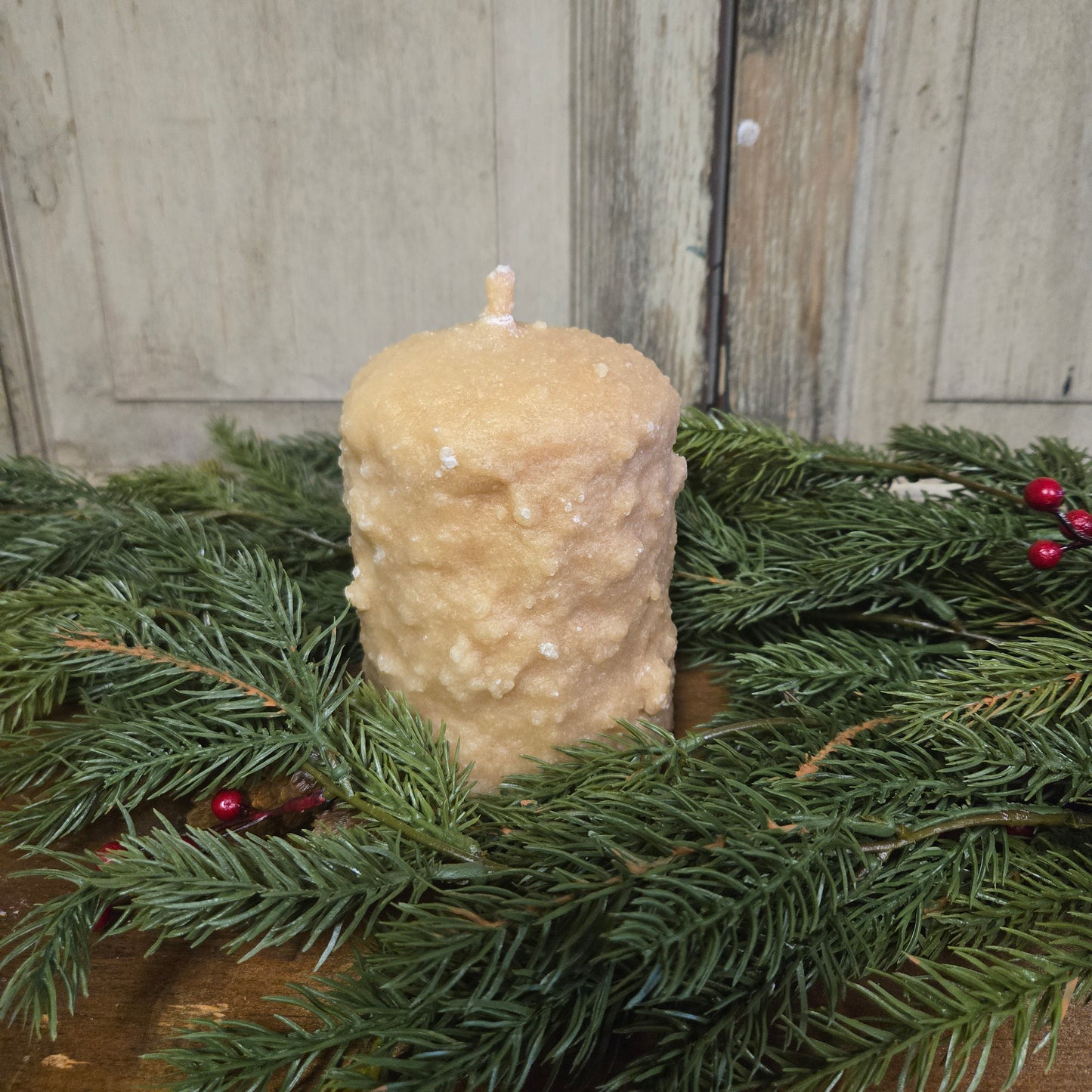 Primitive Yuletide Small Pillar