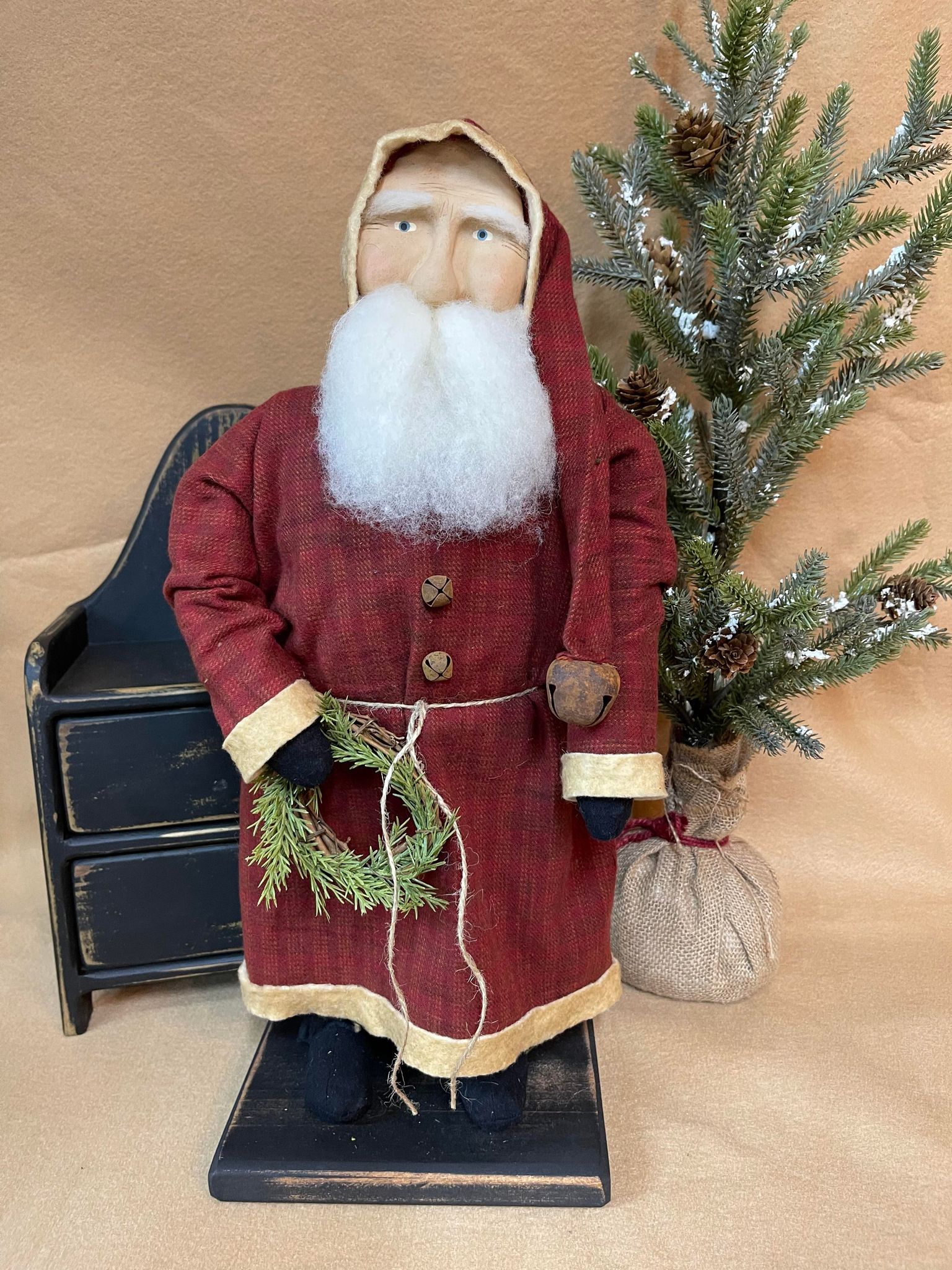 Primitive santa holding wreath