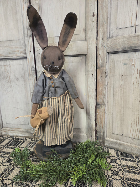 Harriett Primitive Bunny with Chick