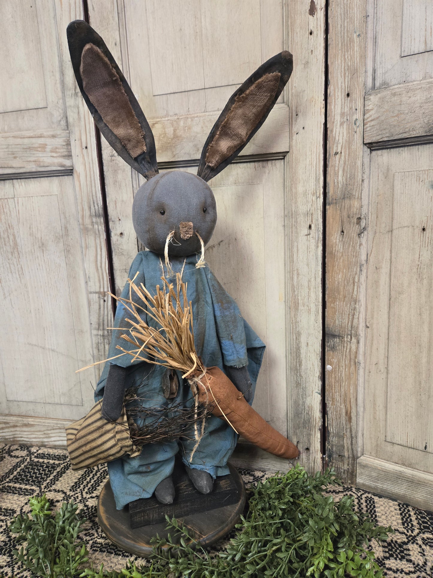 Primitive Elliot Bunny with Carrot